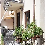 Le Rondini - Courtyard With Balcony & Terrace レーザ