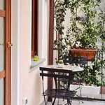 Le Rondini - Courtyard With Balcony & Terrace レーザ