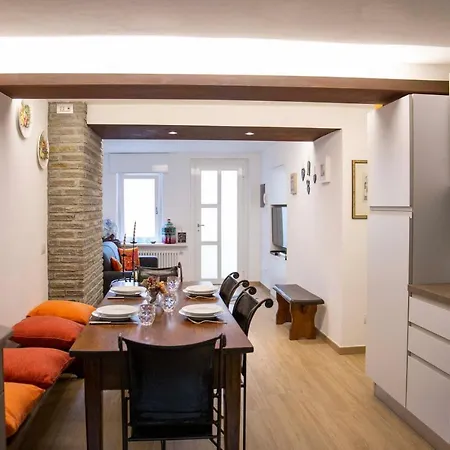 Le Rondini - Courtyard With Balcony & Terrace * Lesa