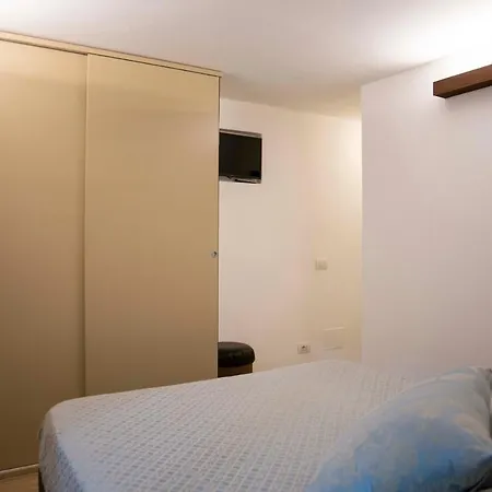 Apartment Le Rondini - Courtyard With Balcony & Terrace