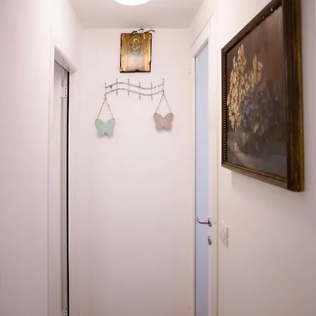 Le Rondini - Courtyard With Balcony & Terrace