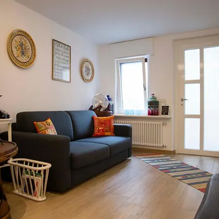 Le Rondini - Courtyard With Balcony & Terrace Apartment Lesa