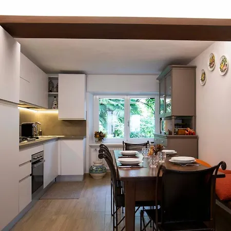 Apartment Le Rondini - Courtyard With Balcony & Terrace Lesa