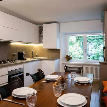 Le Rondini - Courtyard With Balcony & Terrace Apartment Lesa