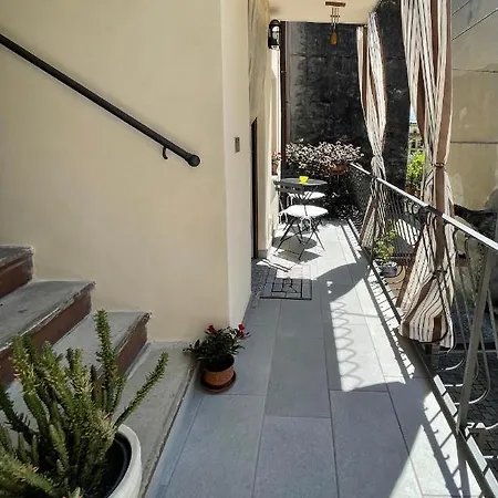 Le Rondini - Courtyard With Balcony & Terrace Lesa