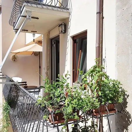 Le Rondini - Courtyard With Balcony & Terrace Lesa